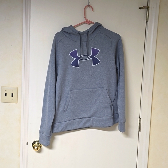Women's Medium Under Armour sweatshirt. - Picture 1 of 3